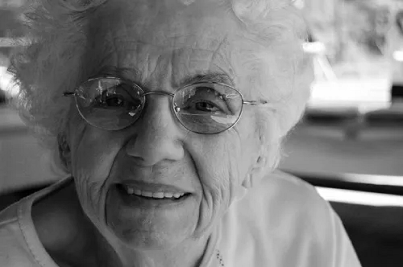 <strong>5 Reasons My 90-Year-Old Grandma Smiled Genuinely on Her Deathbed</strong>